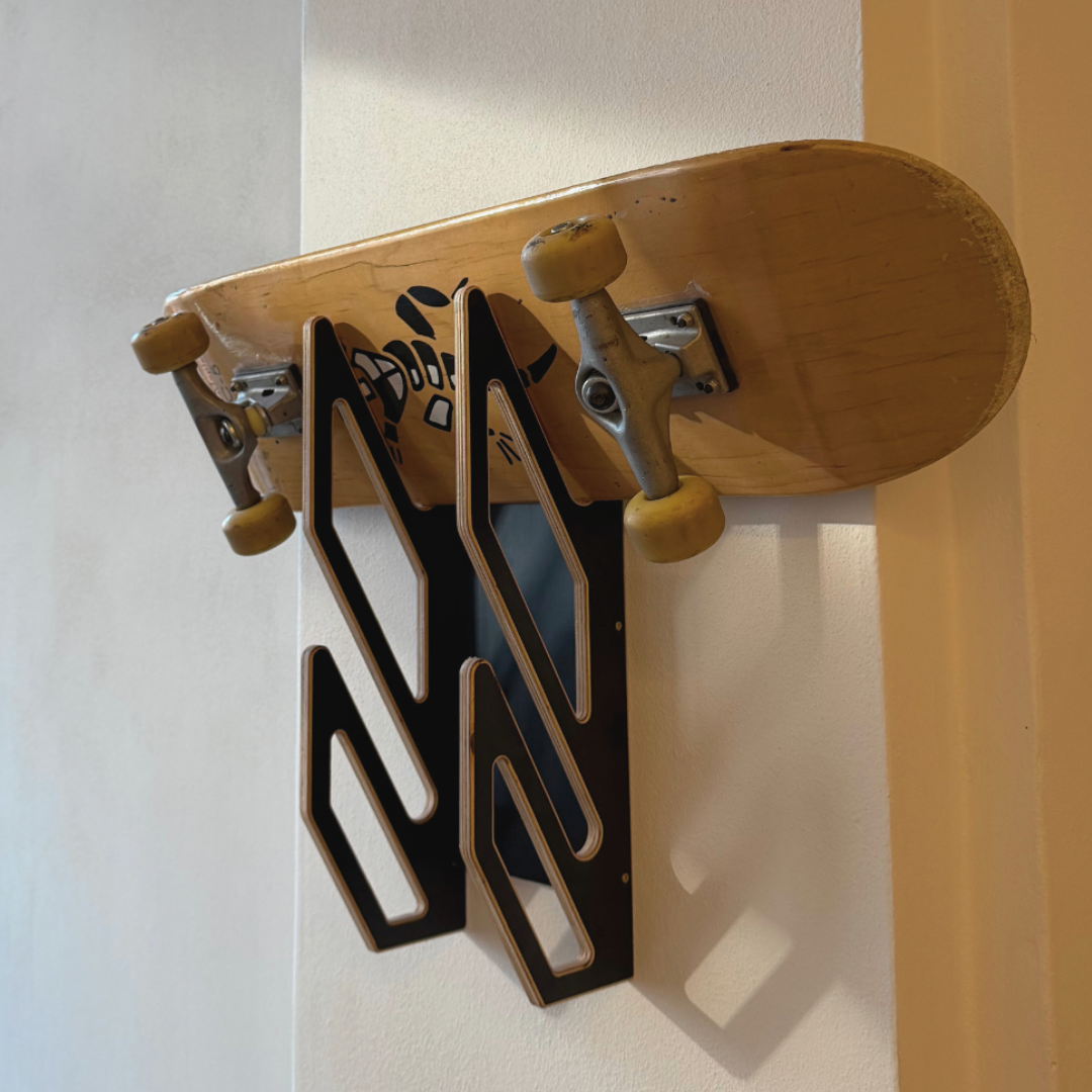 Supporto da parete nero per 2 skateboard