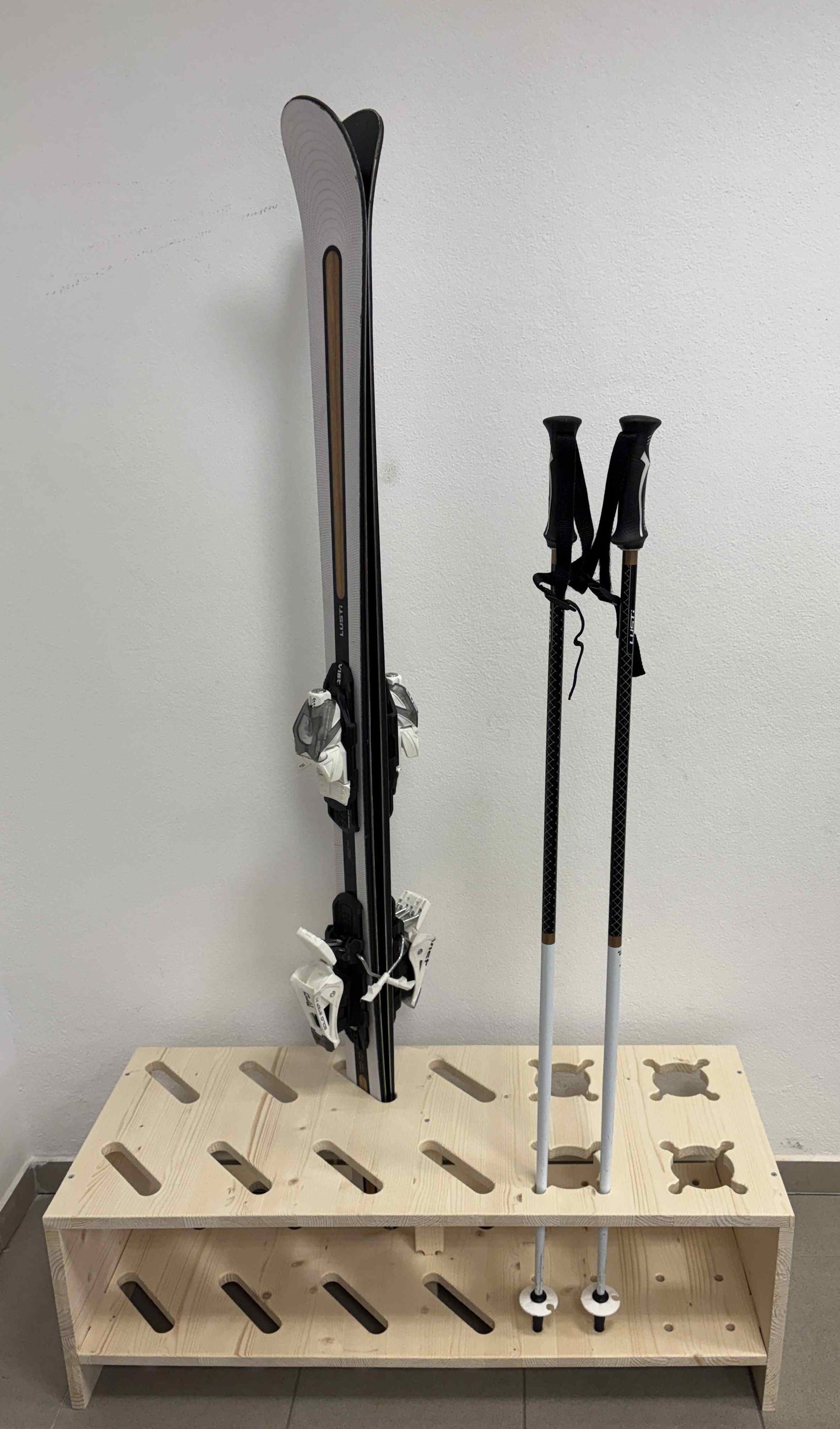 Supporto in legno combinato per sci e bastoncini - Naturale