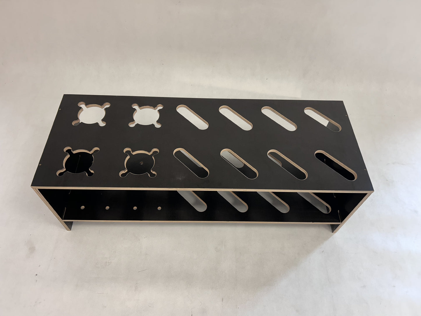 Supporto in legno combinato per sci e bastoncini