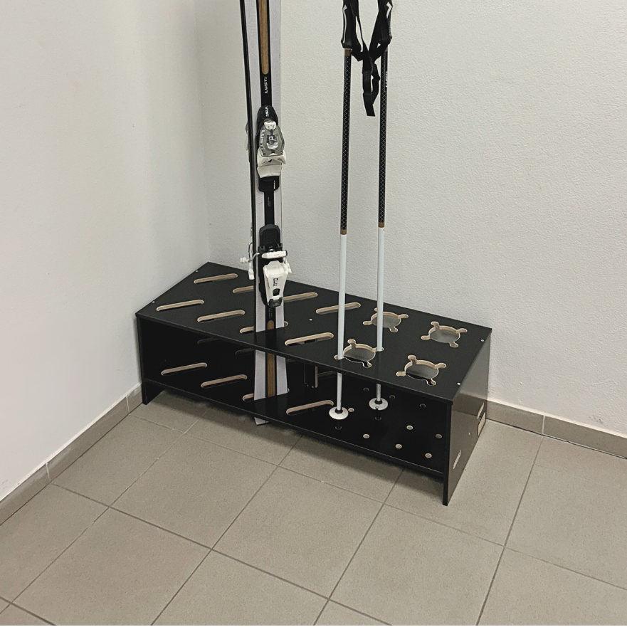 Supporto in legno combinato per sci e bastoncini