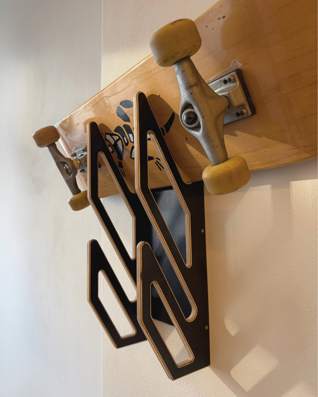 Supporto da parete nero per 2 skateboard